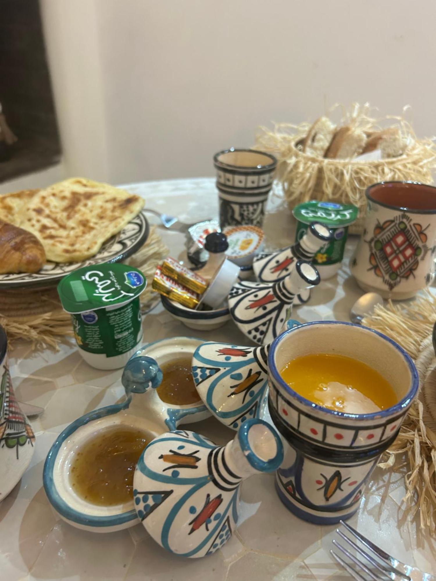 Riad Amazing Amazigh Avec Jacuzzi Petit Dejeuner Compris Avec Aussi Chambres Familiales Pres De La Place Jemaa El Fna Marrakesch Exterior foto