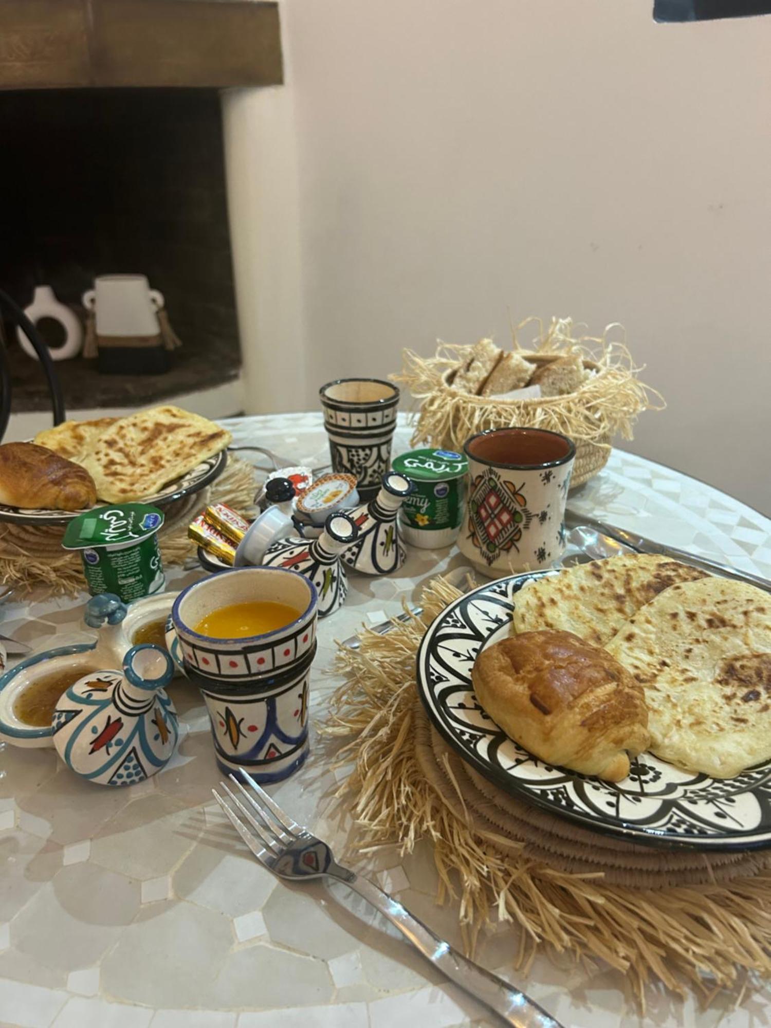 Riad Amazing Amazigh Avec Jacuzzi Petit Dejeuner Compris Avec Aussi Chambres Familiales Pres De La Place Jemaa El Fna Marrakesch Exterior foto