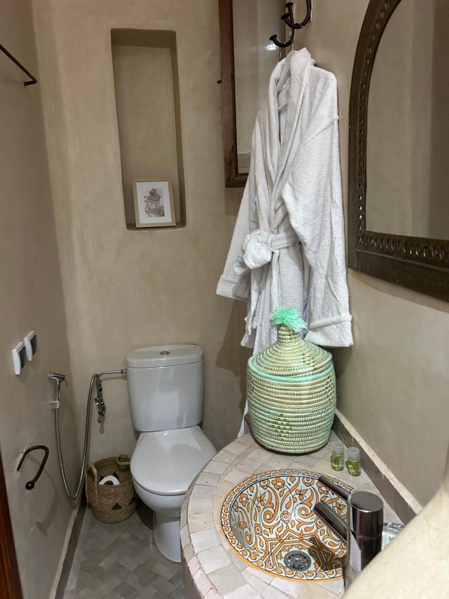 Riad Amazing Amazigh Avec Jacuzzi Petit Dejeuner Compris Avec Aussi Chambres Familiales Pres De La Place Jemaa El Fna Marrakesch Exterior foto