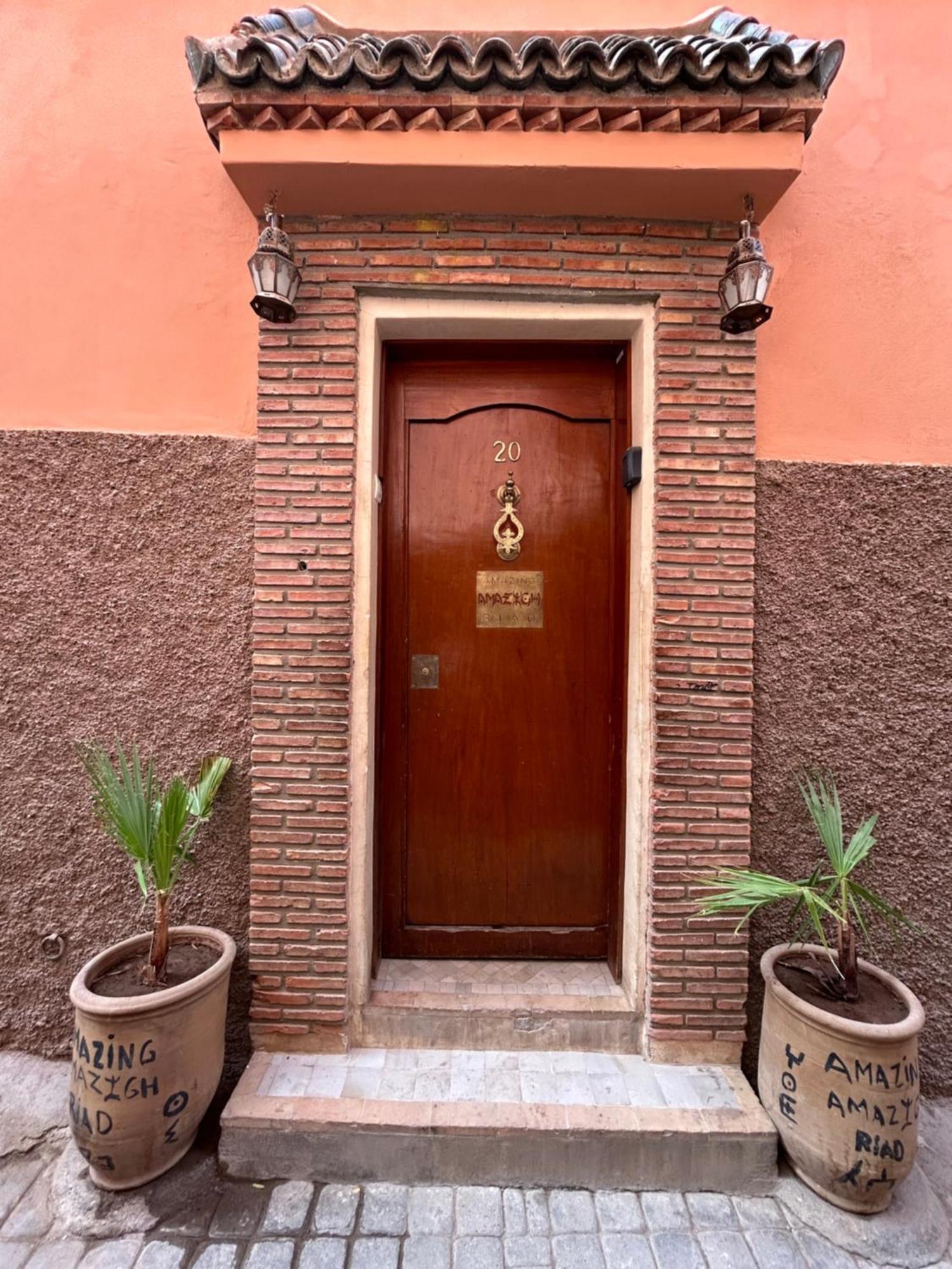 Riad Amazing Amazigh Avec Jacuzzi Petit Dejeuner Compris Avec Aussi Chambres Familiales Pres De La Place Jemaa El Fna Marrakesch Exterior foto